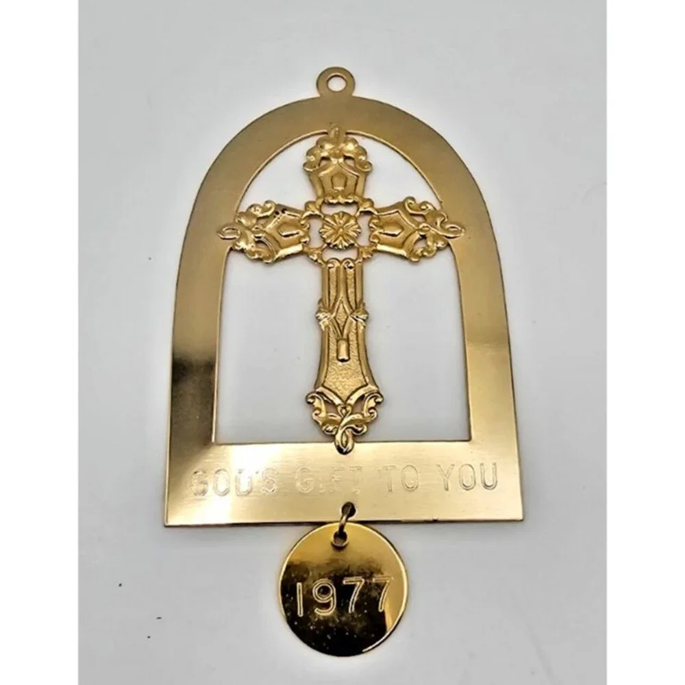 Lillian Vernon Lillikins 1977 A Gift To You Brass Christmas Ornament